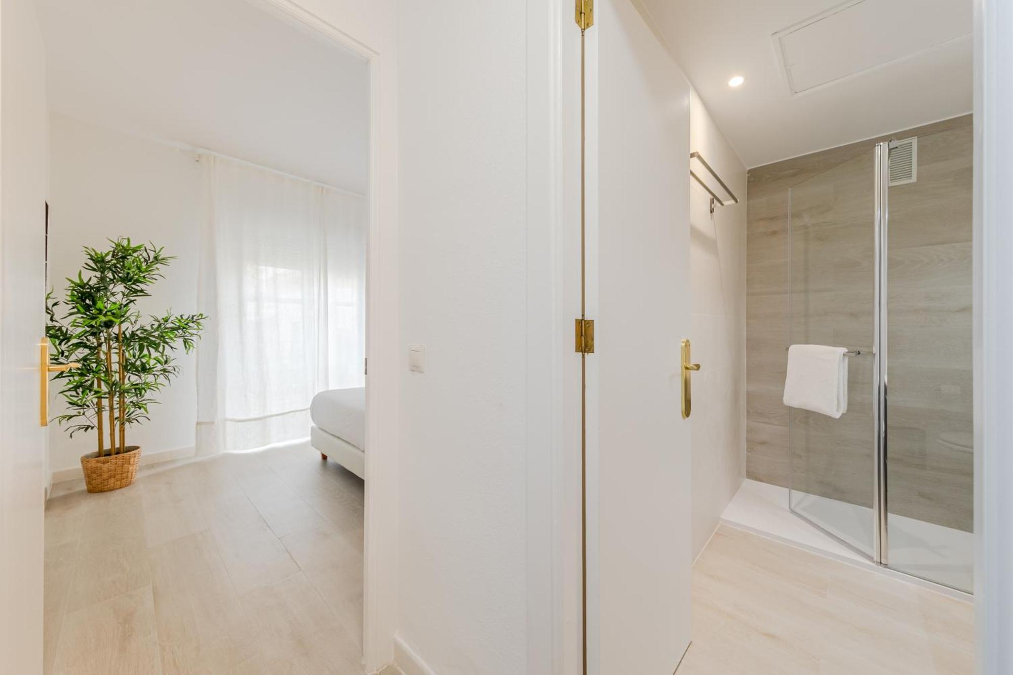 Isg Apartments Becquer Free Parking Inside The Building 塞维利亚 外观 照片
