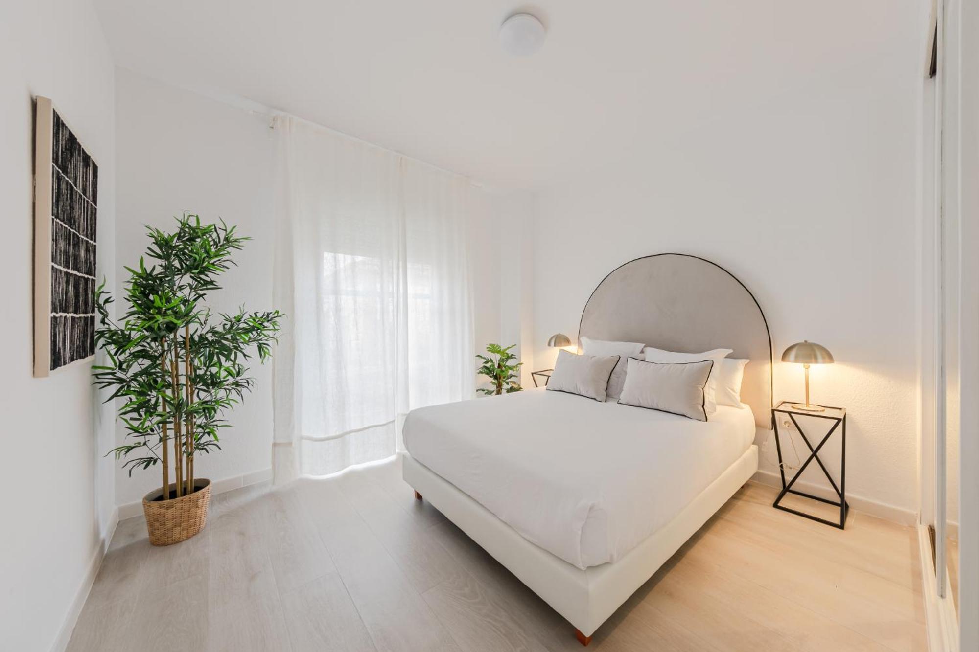 Isg Apartments Becquer Free Parking Inside The Building 塞维利亚 外观 照片